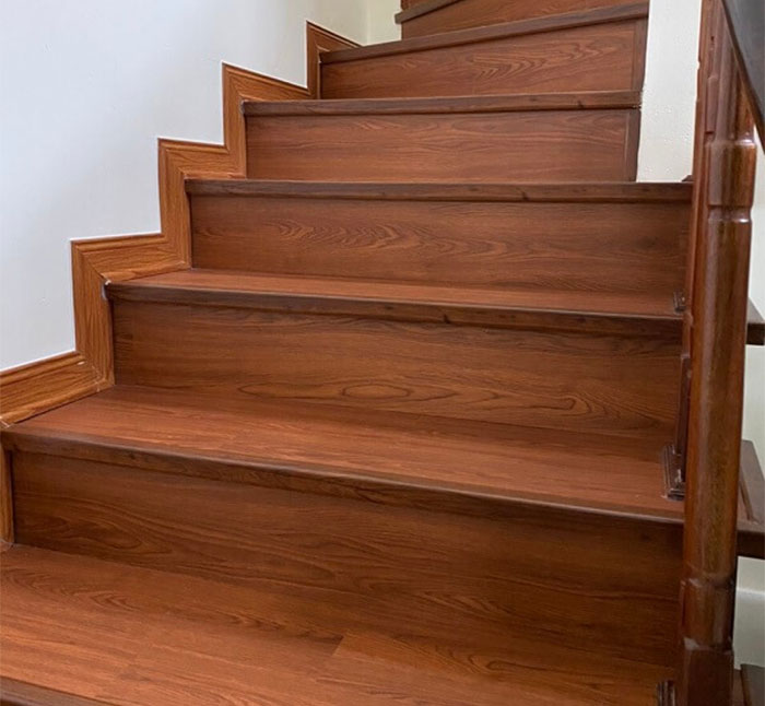 ốp cầu thang bằng tấm nhựa PVC