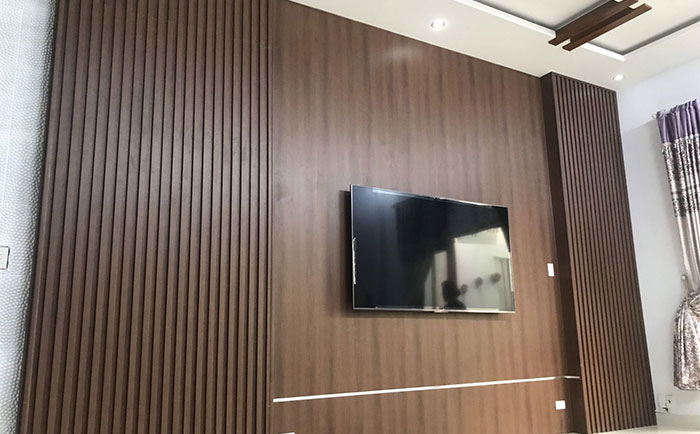 ốp vách tivi bằng tấm nhựa pvc