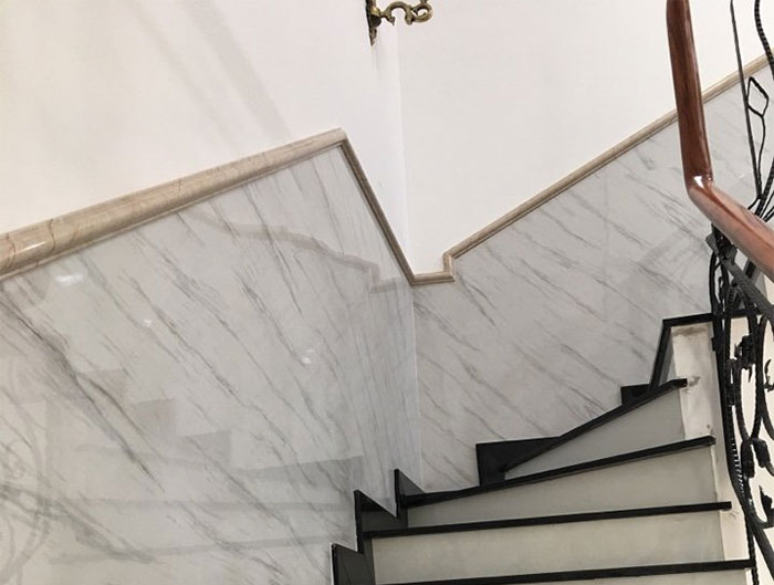 Ốp tường bằng tấm nhựa giả đá