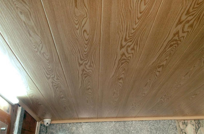 tấm nhựa ốp trần giả gỗ
