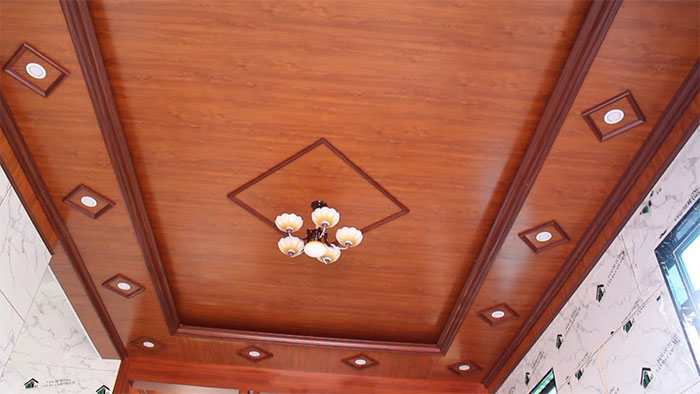 lý do chọn mua tấm nhựa PVC giả gỗ ốp trần