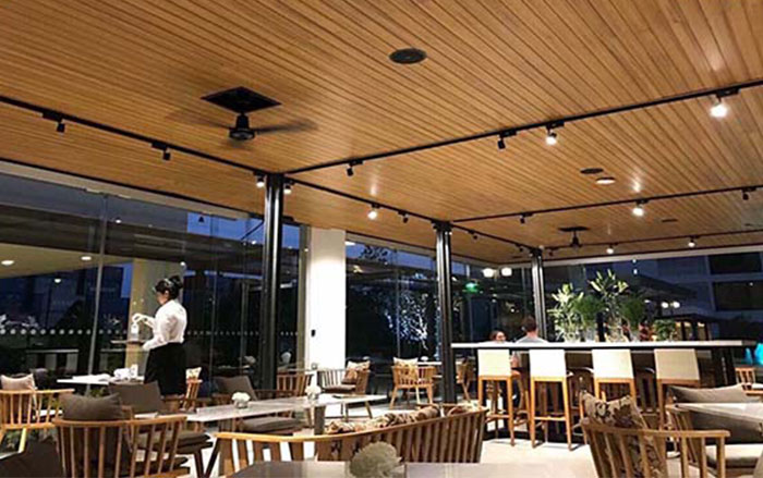 lý do chọn mua tấm nhựa PVC giả gỗ ốp trần