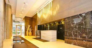 những ứng dụng tuyệt vời của tấm nhựa PVC vân đá trong trang trí nhà hàng khách sạn