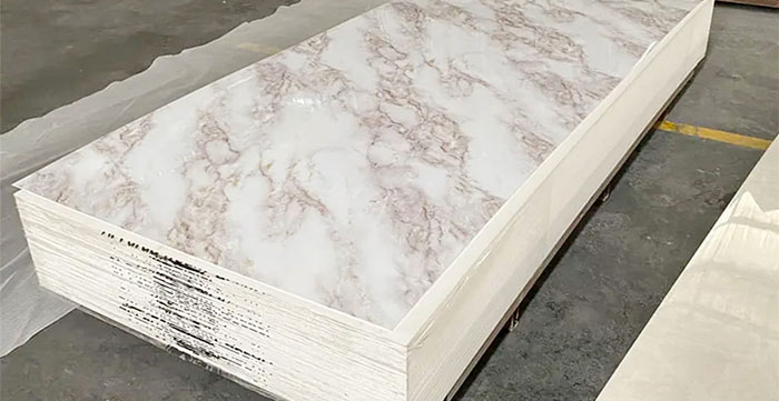 lý do nên chọn tấm nhựa PVC ốp tường thay vì gạch men