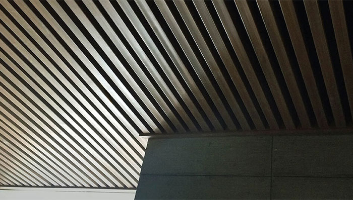 vách lam nhựa giả gỗ