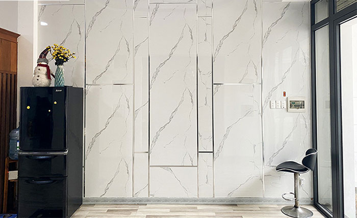 Vì sao tấm nhựa ốp tường PVC lại được nhiều người yêu thích