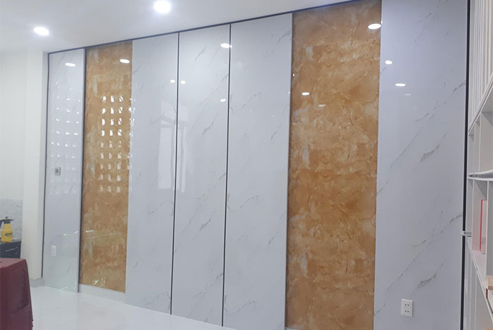 Vì sao tấm nhựa ốp tường PVC lại được nhiều người yêu thích