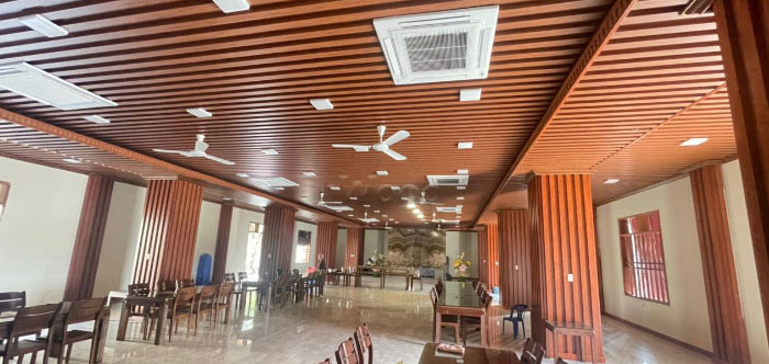 ứng dụng của tấm ốp tường lam sóng PVC trong karaoke, nhà hàng, khách sạn