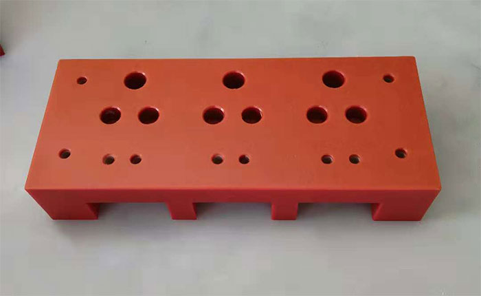 Chế tạo linh kiện điện tử từ tấm nhựa PVC kỹ thuật