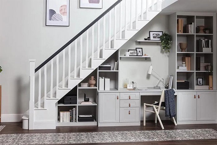 tấm nhựa pvc làm tủ cầu thang