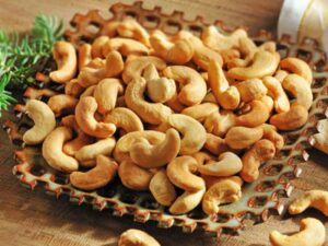 Hạt điều rang muối bao nhiêu calo? Ăn nhiều có béo không?