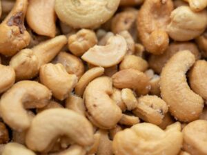 Hạt điều rang muối có làm sữa được không?